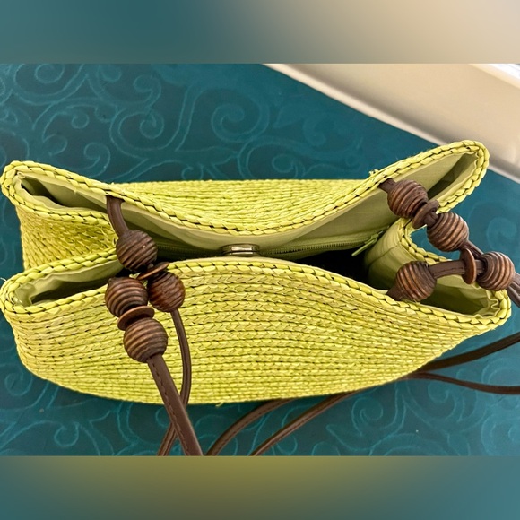 Handwoven Green Purse with Leather Shoulder Handles and Decorative Knobs - Picture 7 of 9